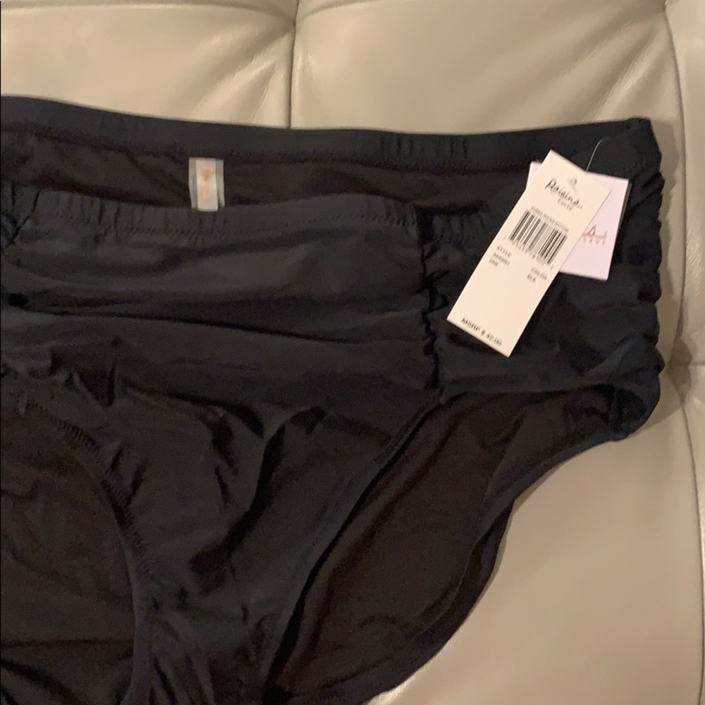 Raisins Curve
Costa Shirred Bottom - Picture 5 of 5